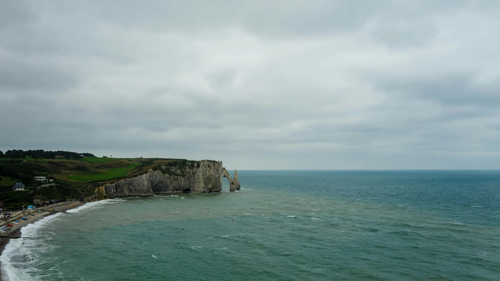 De Fécamp à Étretat : organiser une journée sur la côte d'Albâtre : photo de couverture pour illustrer cet article