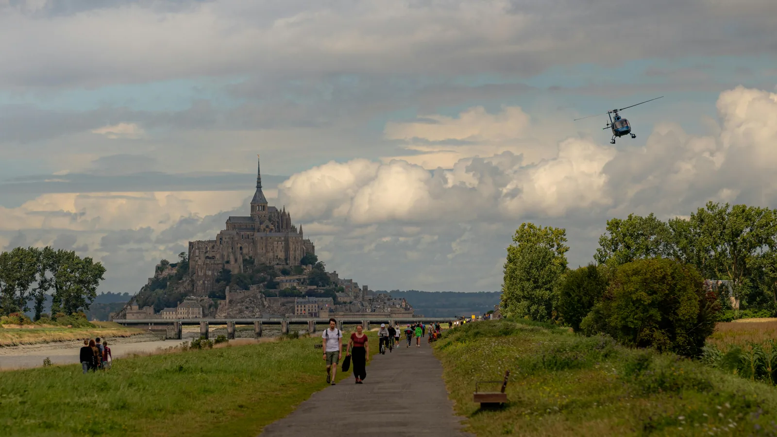 Visiter le Mont-Saint-Michel sans subir la foule : horaires et parcours : photo de couverture pour illustrer cet article