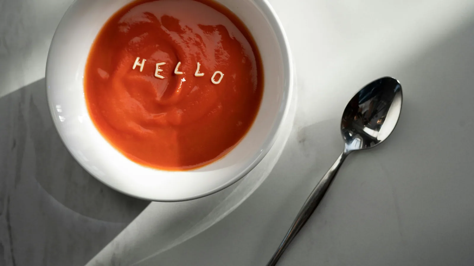 Gazpacho andalou : recette fraîche et équilibre des légumes : photo de couverture pour illustrer cet article